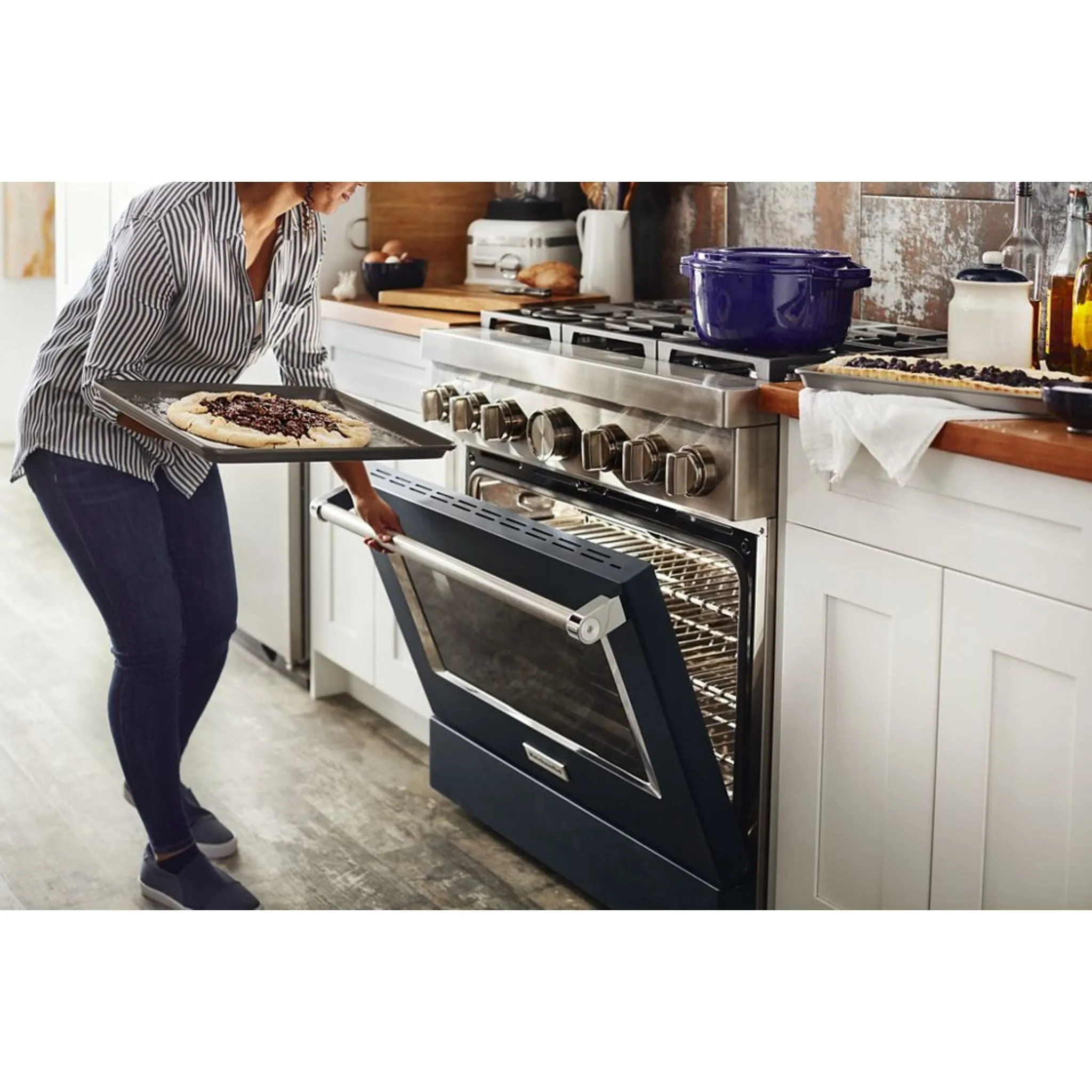 KitchenAid  36'' Smart Commercial-Style Dual Fuel Range with 6 Burners (KFDC506JSC)